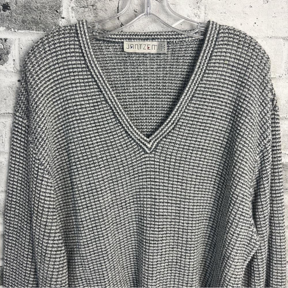 Vintage 90s Jantzen Chunky Rib Knit Oversized V-Neck Pullover Sweater - Picture 3 of 11